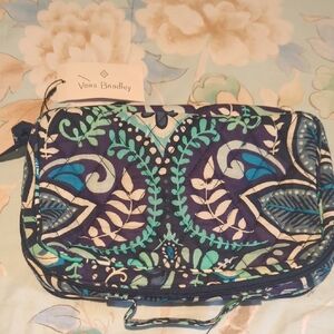 🎁Vera Bradley🎁 Navy and Teal Patterned Cosmetic Bag